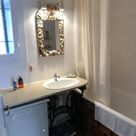 Apartment T3, Avec Terrasse, Place De Parking Privee *