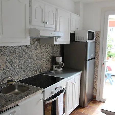 Apartment T3, Avec Terrasse, Place De Parking Privee